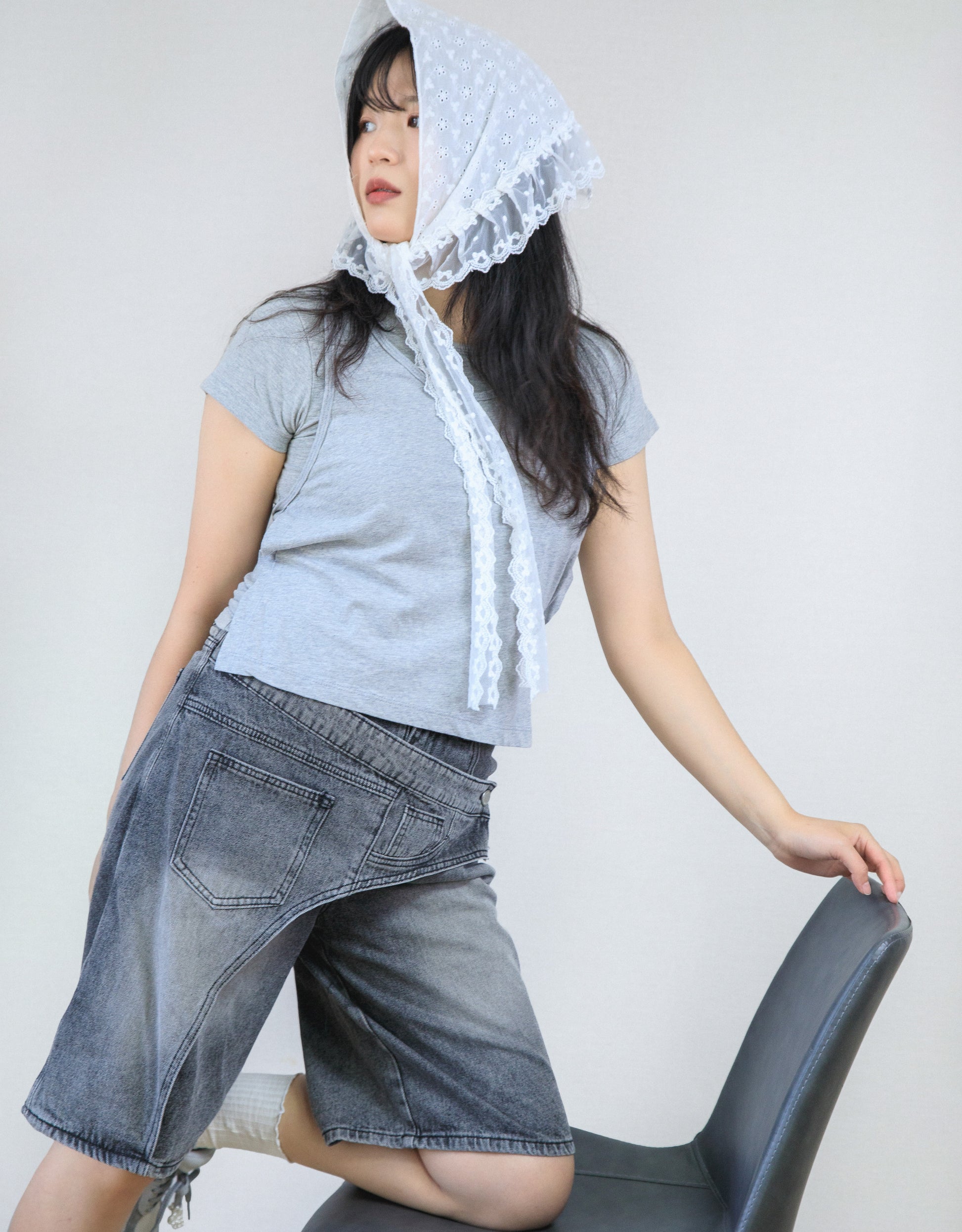 Short Frilled Denim Pants