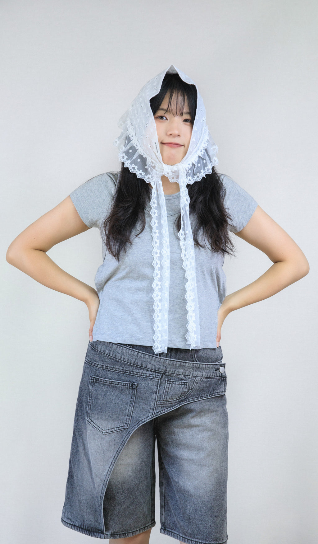 Short Frilled Denim Pants