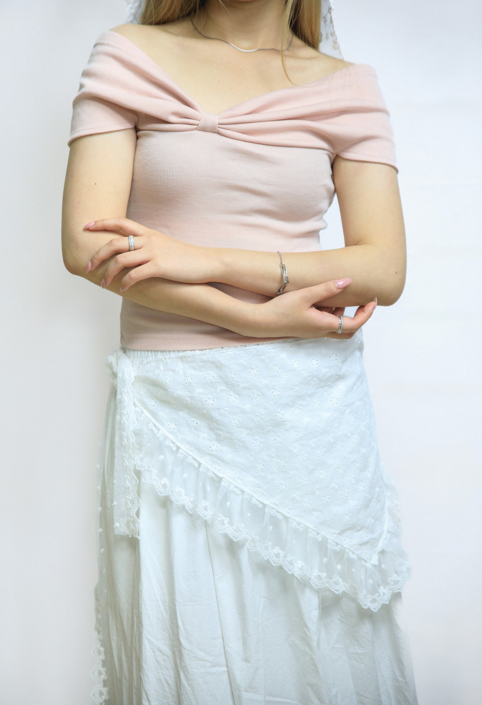Ribbon Off-Shoulder T-shirt